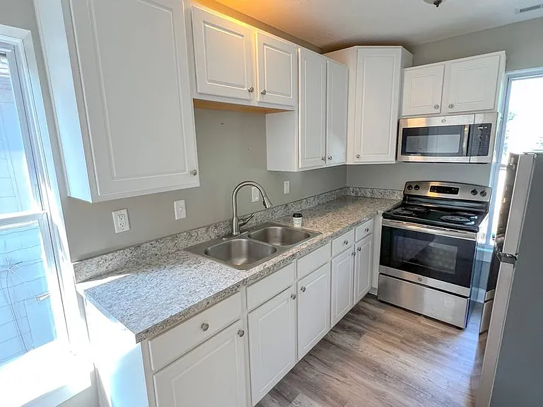 137.5 Avondale Ave — Photo 13
