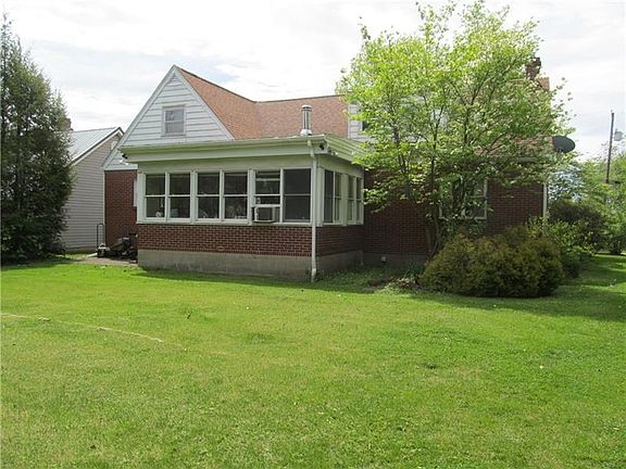 3rd image of 435 Bella St