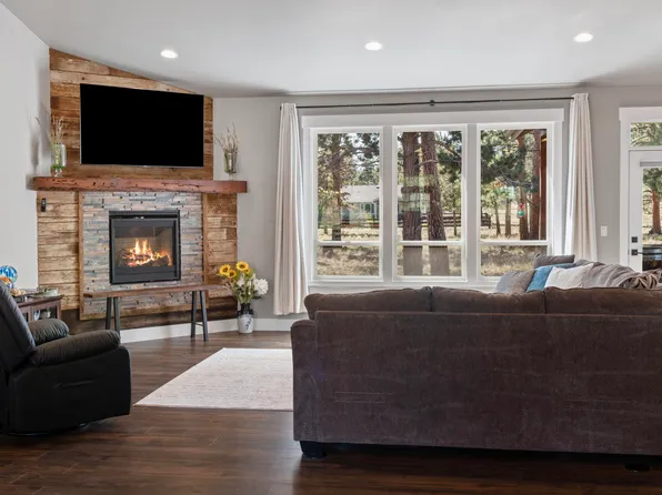 70255 Mustang Dr, Sisters, OR 97759