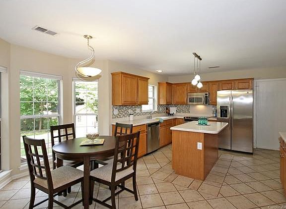 4th image of 137 Paseo St