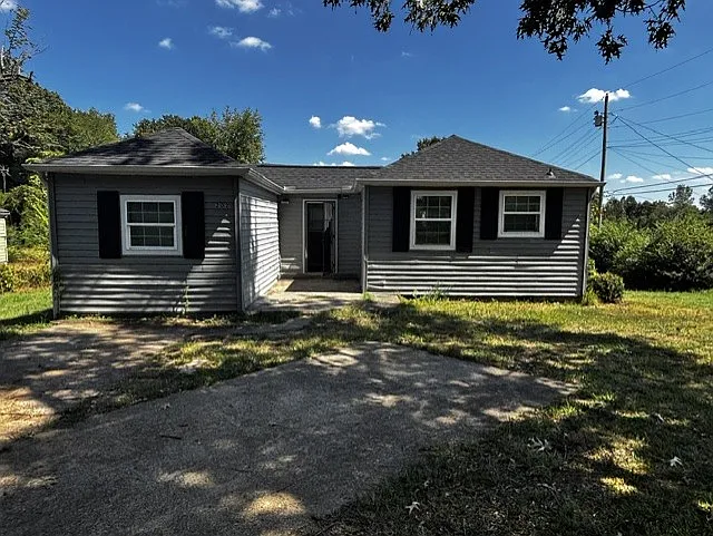 3 bed, 1243 sqft, $1,600 — Photo 2
