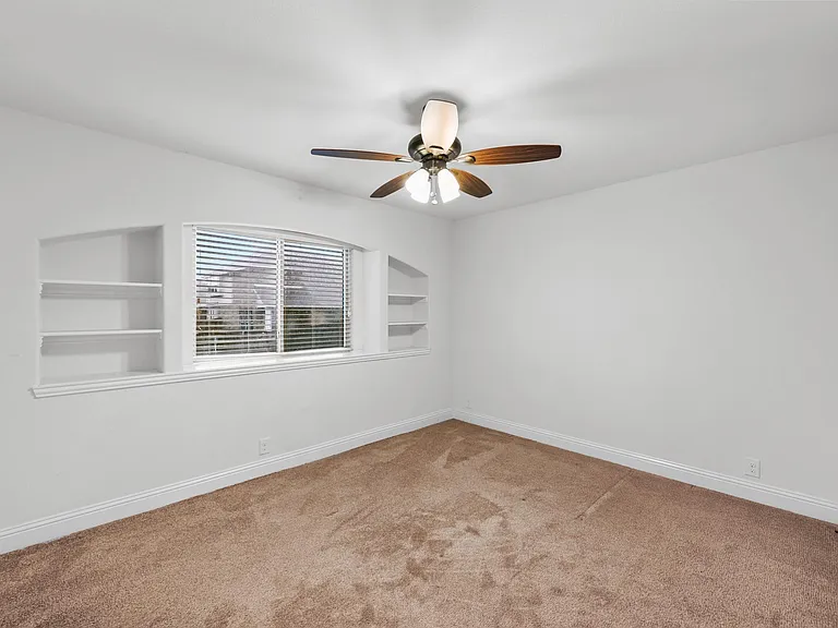 905 Foxtail Dr — Photo 11