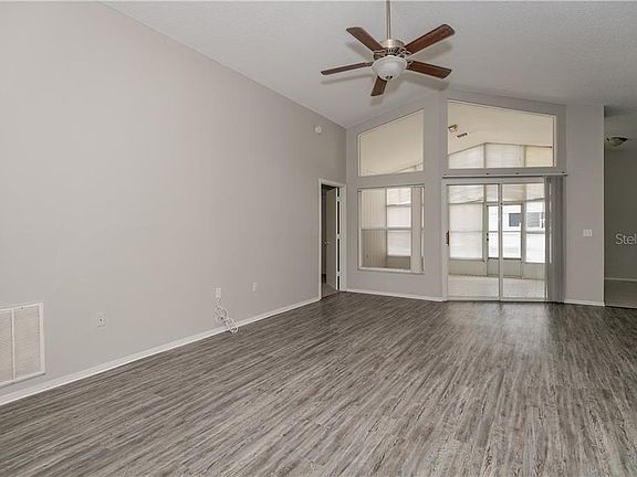 4th image of 404 Saint Anns Dr