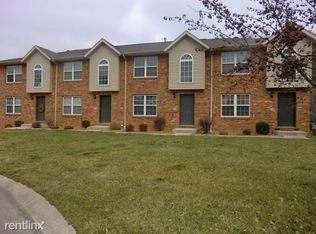826 Woodsedge Dr, Maryville, IL