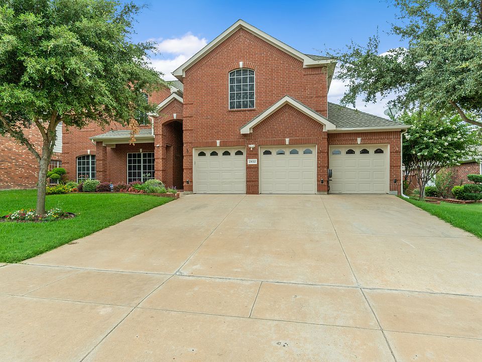1st image of 2852 Gillespie Ln