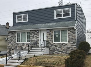 4025 Mary Lynn Dr, Urbandale, IA 50322