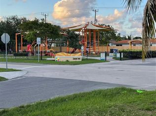 521 SW 9th St #1-2, Hallandale, FL 33009