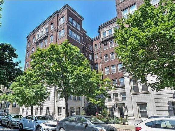2nd image of 1036 W Balmoral Ave #1A