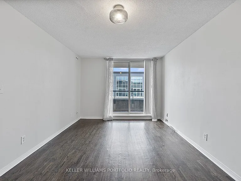 1829 Queen St E #408 — Photo 10