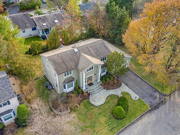 2nd image of 9 Woods Dr