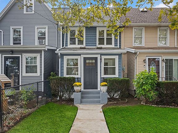 2nd image of 4622 Avenue House Brooklyn Ky
