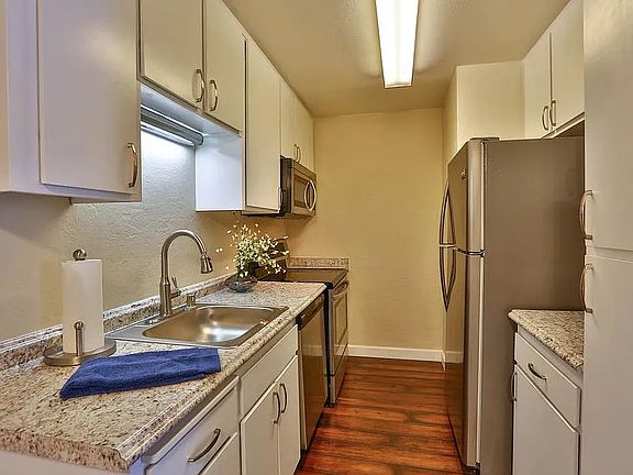 4th image of 288 Tradewinds Dr APT 13