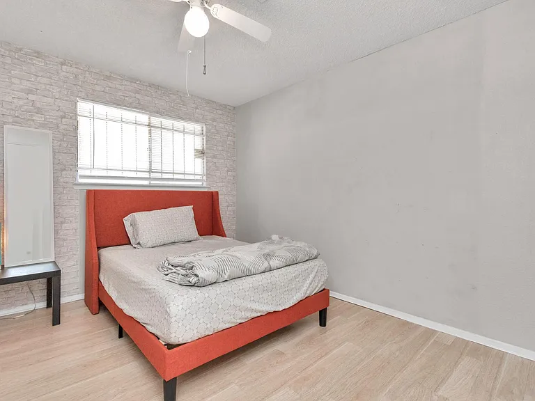 5837 Sunforest Dr — Photo 23