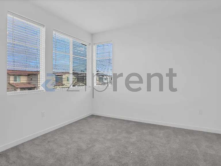 121 Dogwood Ct — Photo 32