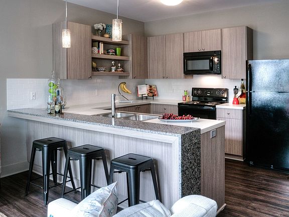 5th image of 1042 S 30th Ave APT 201