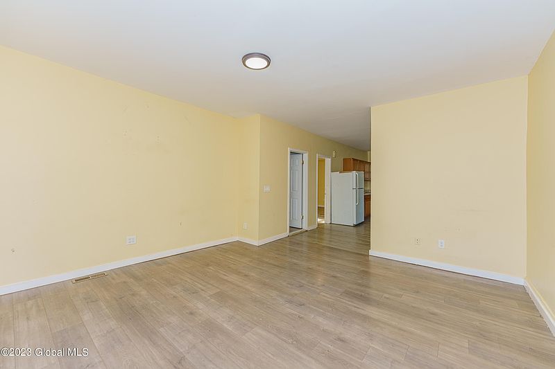 3rd image of 620-622 Livingston Avenue