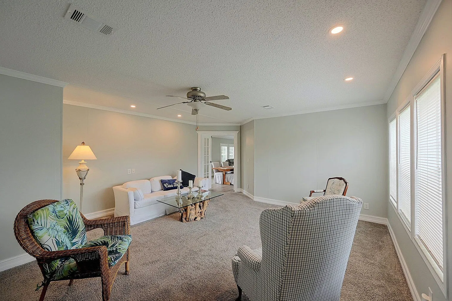 3 bed, 2.0 bath, 1442 sqft, $2,967 — Photo 4