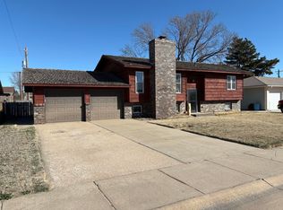 3320 Meadowlark Ln, Great Bend, KS 67530