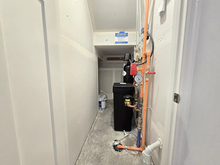 Water softner/Storage room