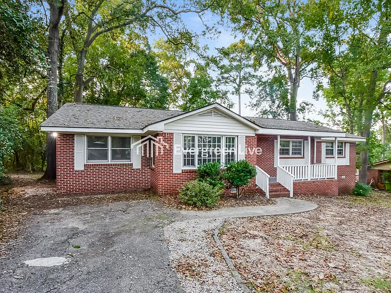 1501 Romain Dr — Photo 1