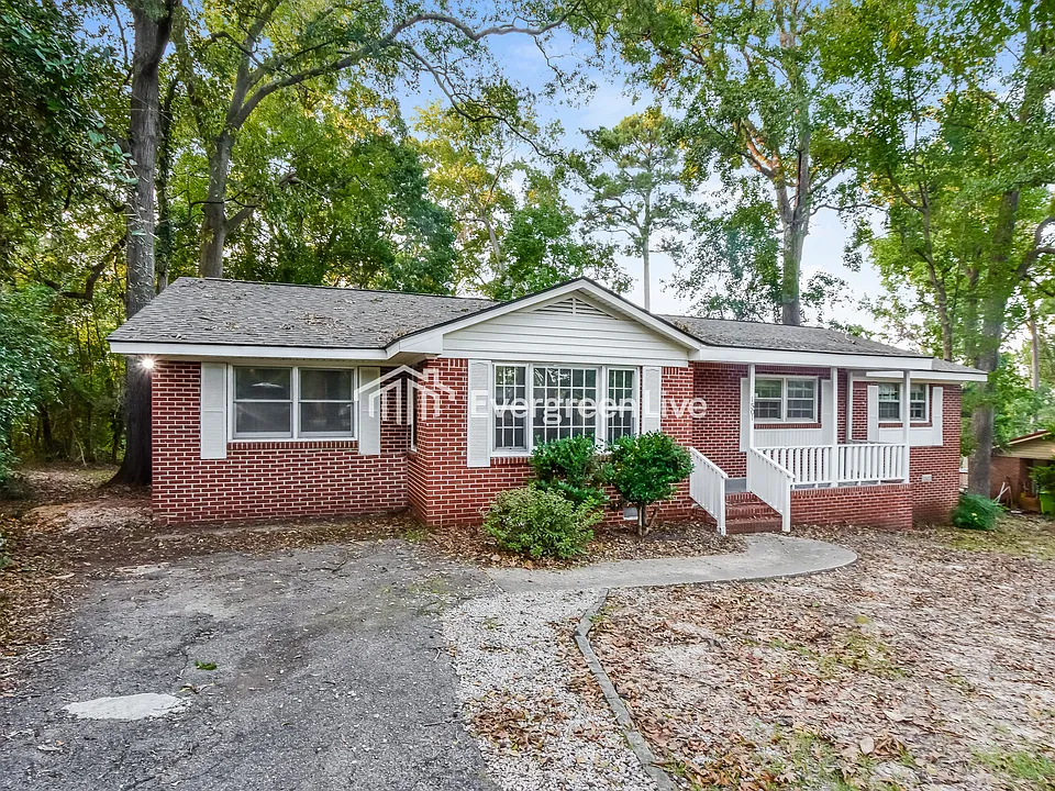 1501 Romain Dr