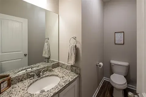 819 Ash St — Photo 9