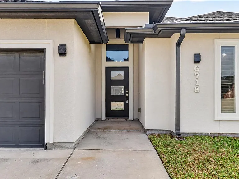 6718 Stuyvesant Ct — Photo 3