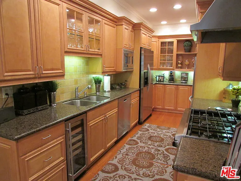 1550 Greenfield Ave #201 — Photo 6