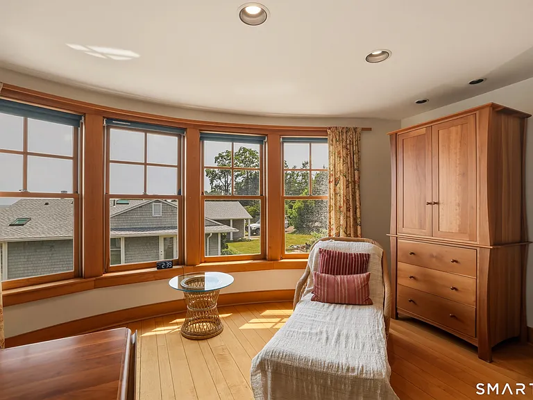 25 Spencer Ave — Photo 22