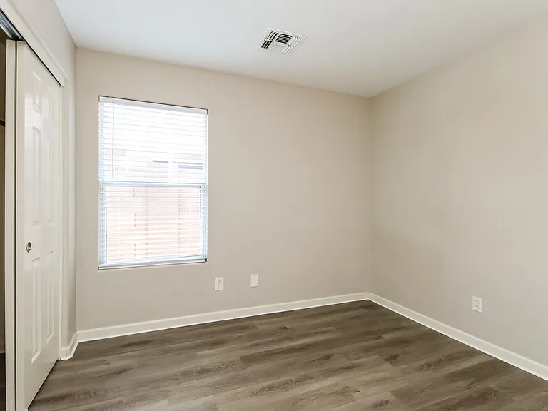 1652 N Serina — Photo 12