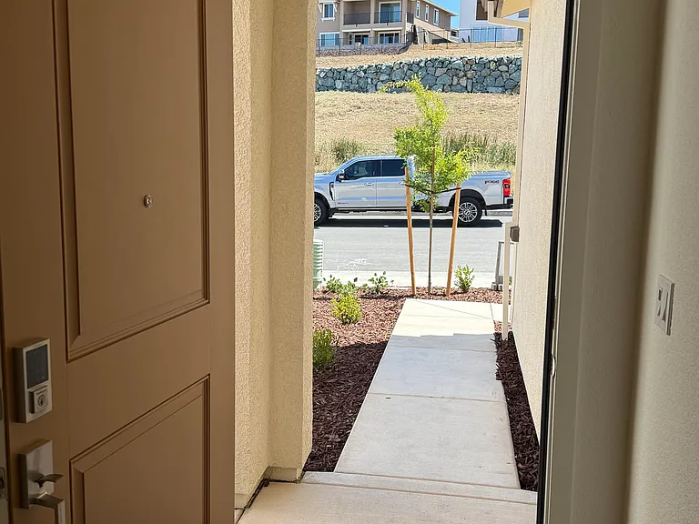 4533 Field View Dr — Photo 4