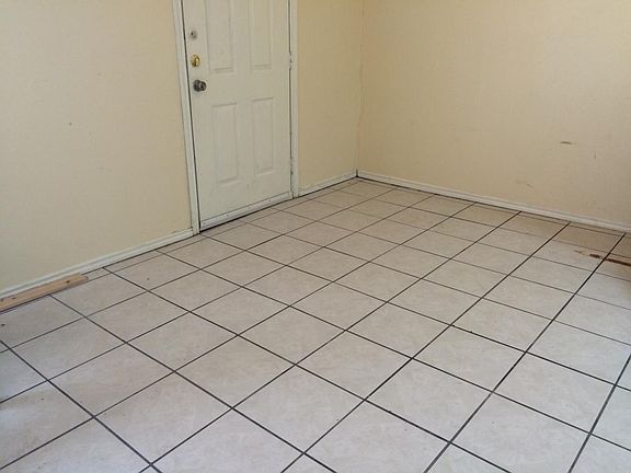4th image of 7601 Windsor Oaks