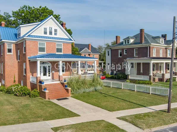 208 Bay Ave, Cape Charles, VA 23310