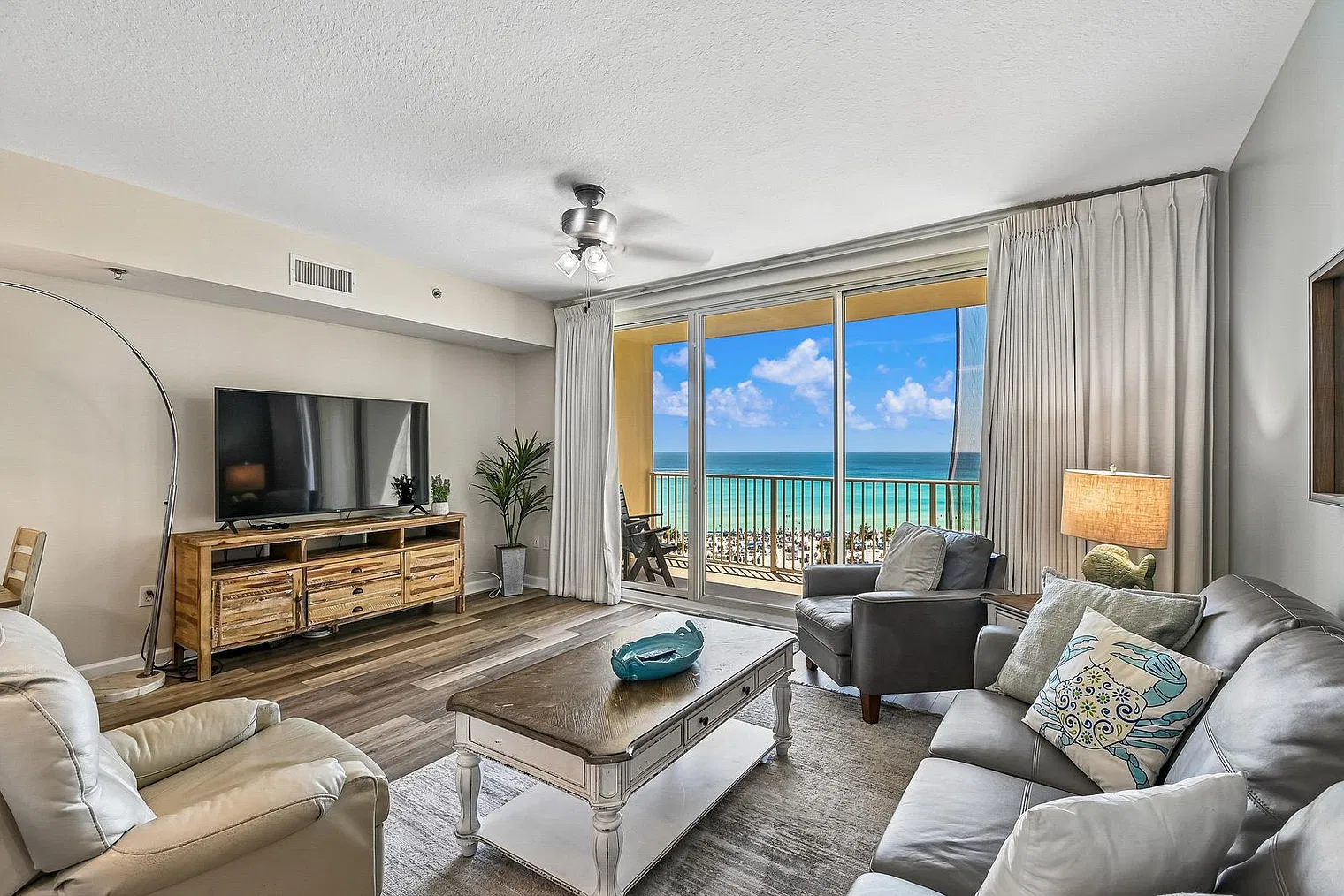 2 bed, 3.0 bath, 1184 sqft, $4,131 — Photo 2