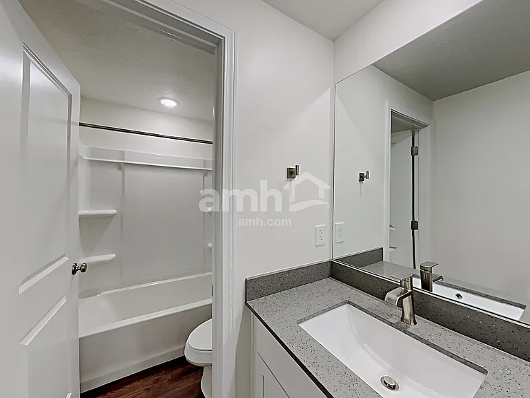 1436 E Allen Ln — Photo 15