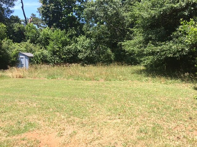 2nd image of 209 E Meadow Dr