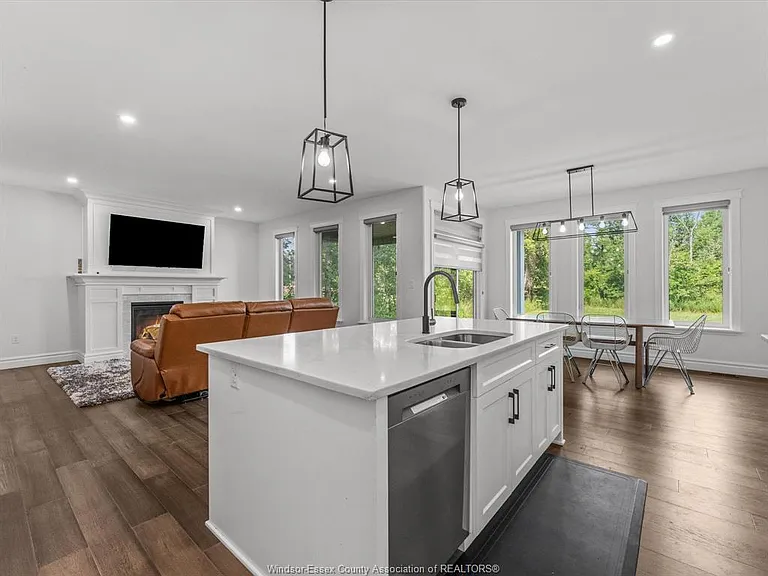 93 Belleview Dr — Photo 16