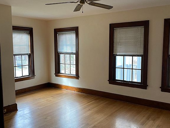 5th image of 118 Bassett Ave