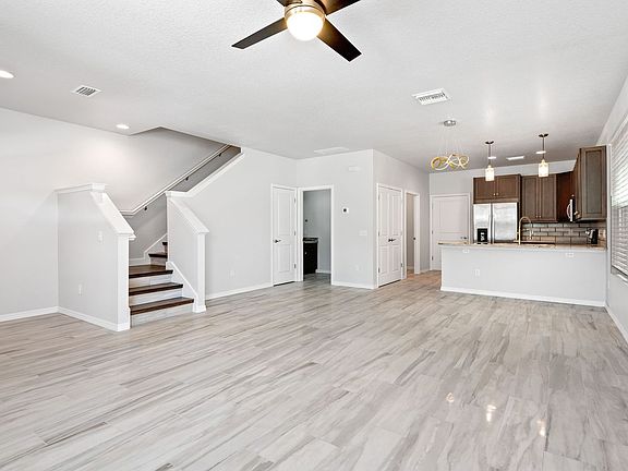 2nd image of 537 Sunbranch Ln