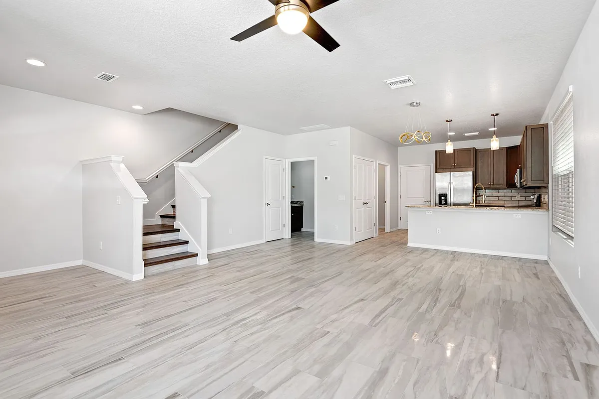 Building Photo - 537 Sunbranch Ln