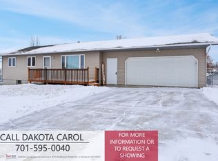 812 Johns Dr NE, Mandan, ND 58554