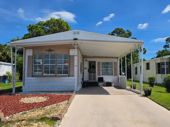 14 Arboles Lane, Port St Lucie, FL 34952