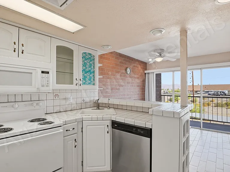 89 Acoma Blvd N #18 — Photo 7