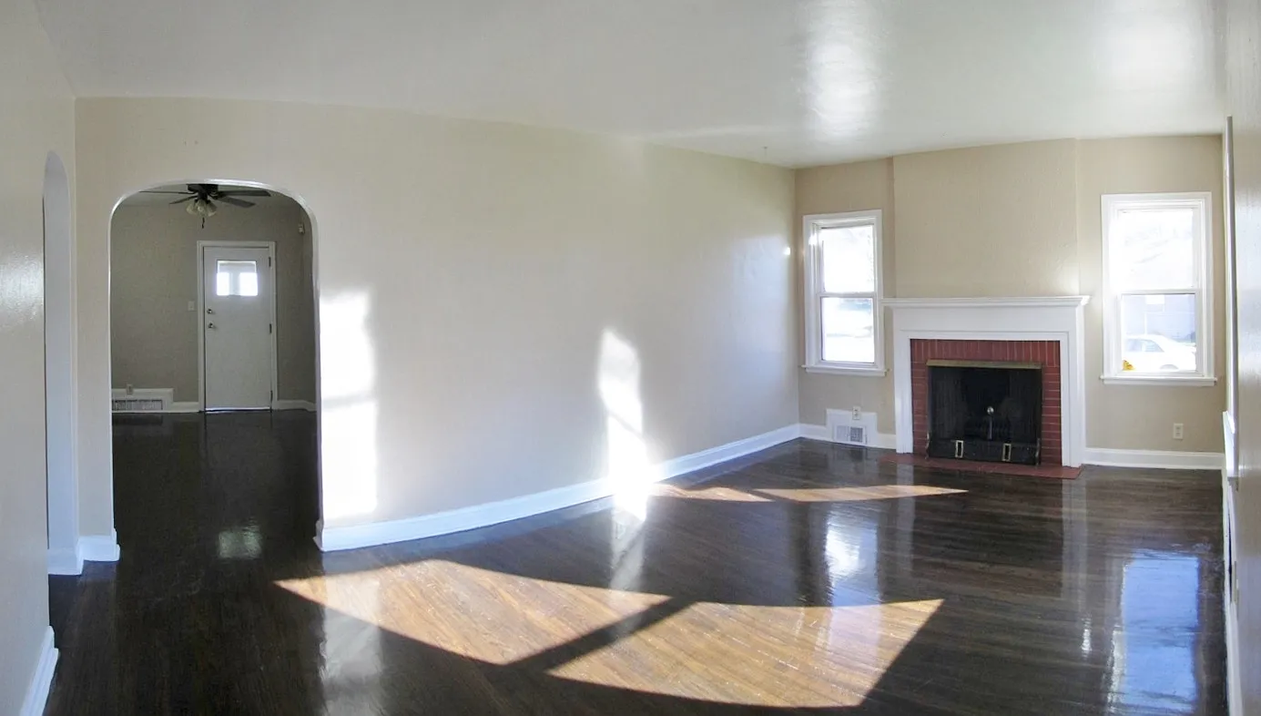 1102 W Hill St photo 1