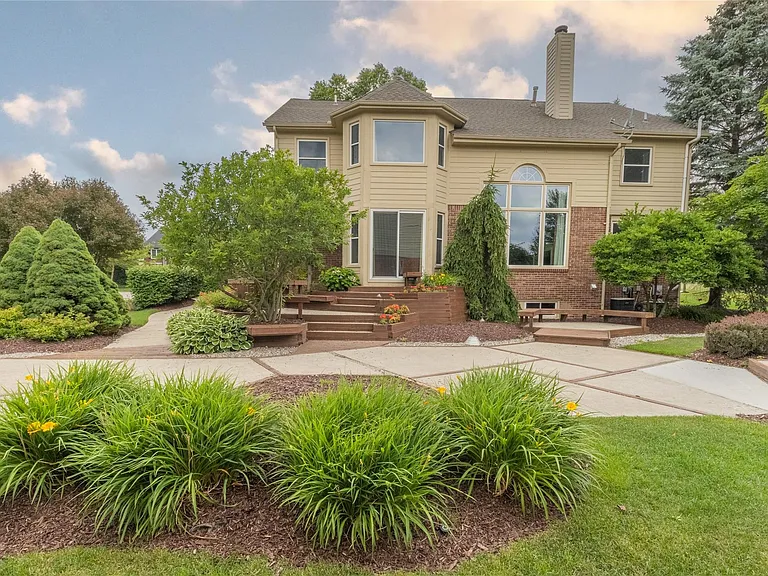 24084 Westmont Dr — Photo 43