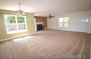 4th image of 586 S Buckeye Dr