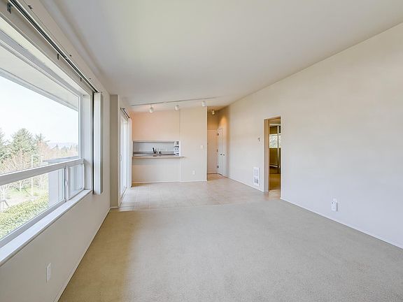 5th image of 3015 81st Pl SE