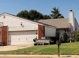 1113 Swan Lake Rd, Edmond, OK 73003