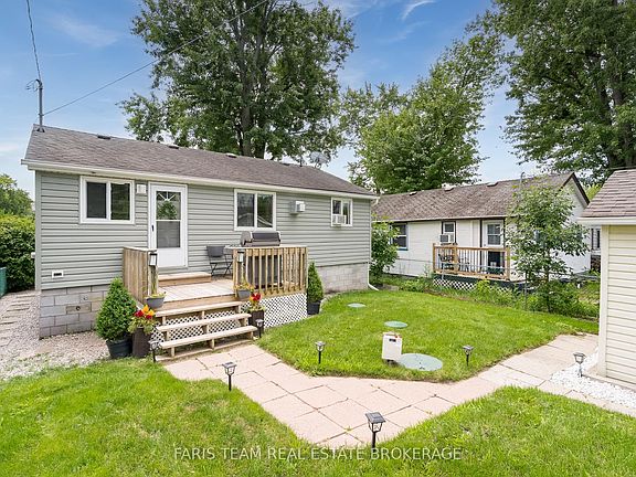 3rd image of 1067 Park Pl