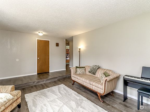 5th image of 520 Trailblazer Court SE